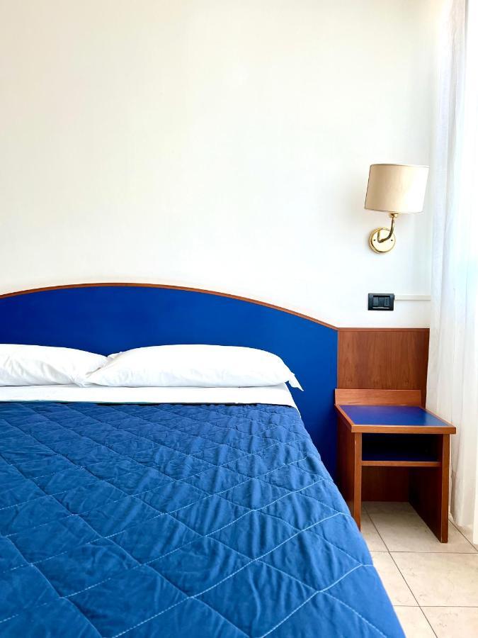 Hotel B&B Montecarlo ミラノ・マリッティマ エクステリア 写真