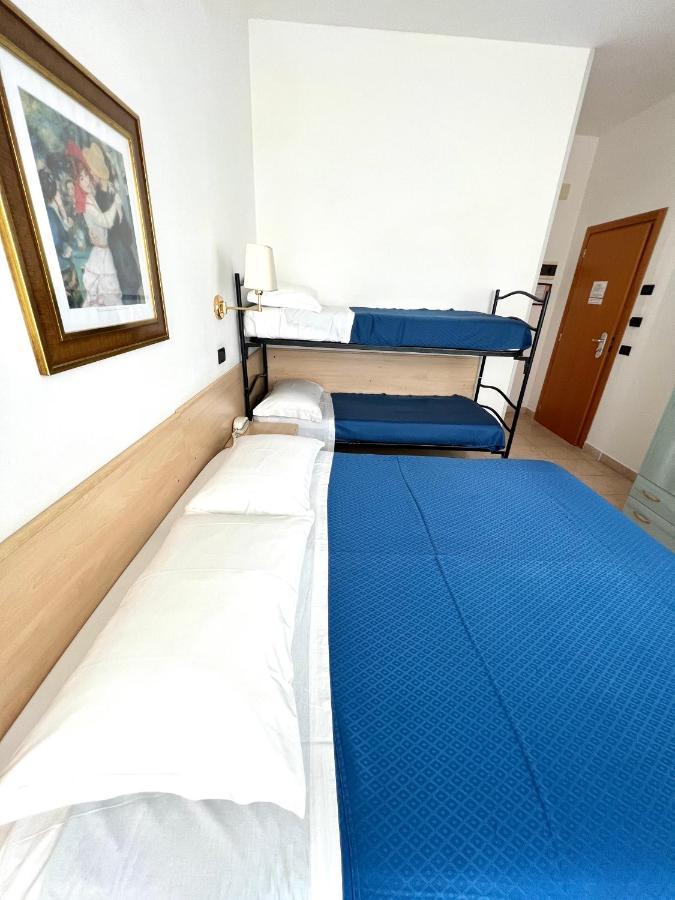 Hotel B&B Montecarlo ミラノ・マリッティマ エクステリア 写真