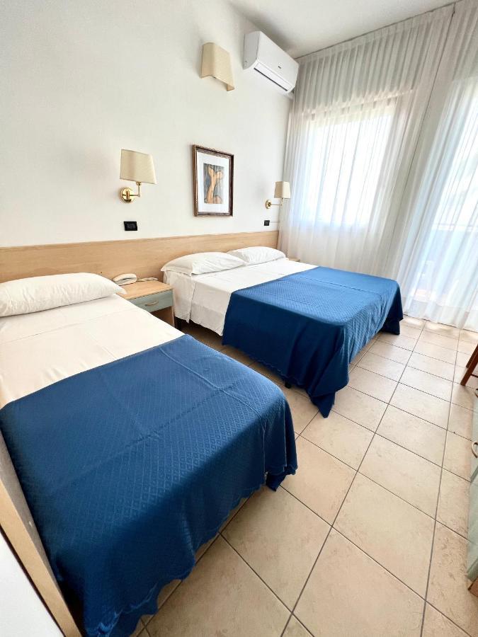 Hotel B&B Montecarlo ミラノ・マリッティマ エクステリア 写真