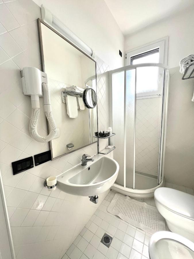 Hotel B&B Montecarlo ミラノ・マリッティマ エクステリア 写真
