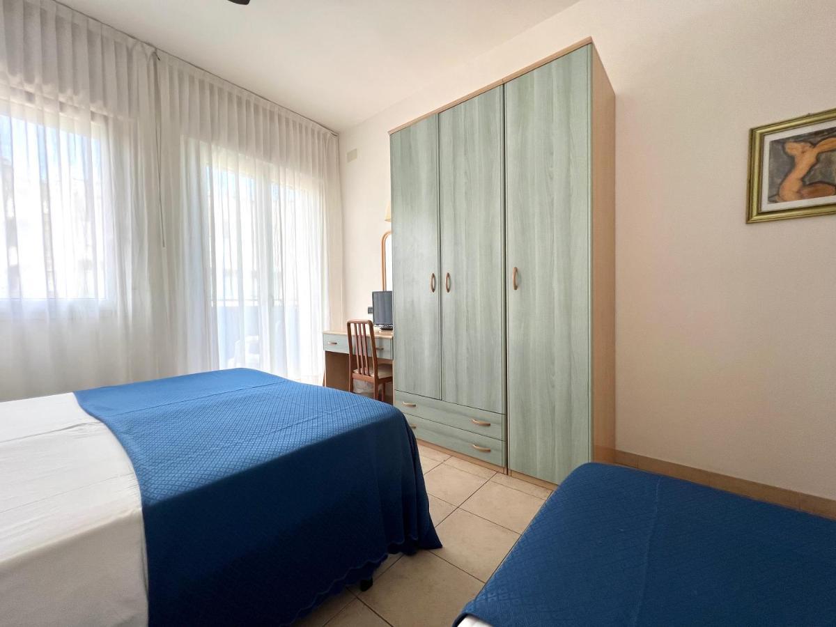 Hotel B&B Montecarlo ミラノ・マリッティマ エクステリア 写真