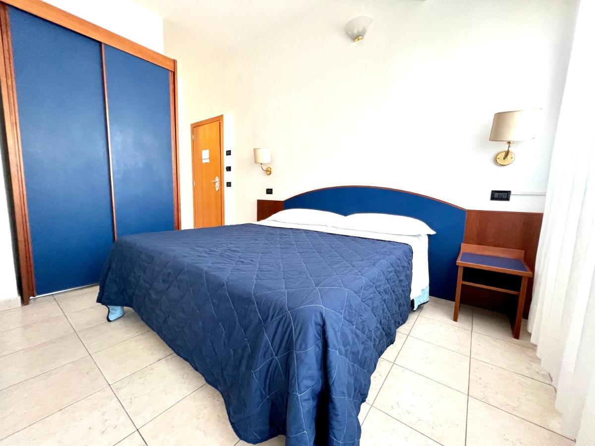 Hotel B&B Montecarlo ミラノ・マリッティマ エクステリア 写真