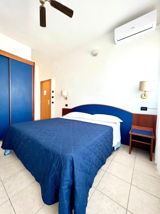Hotel B&B Montecarlo ミラノ・マリッティマ エクステリア 写真
