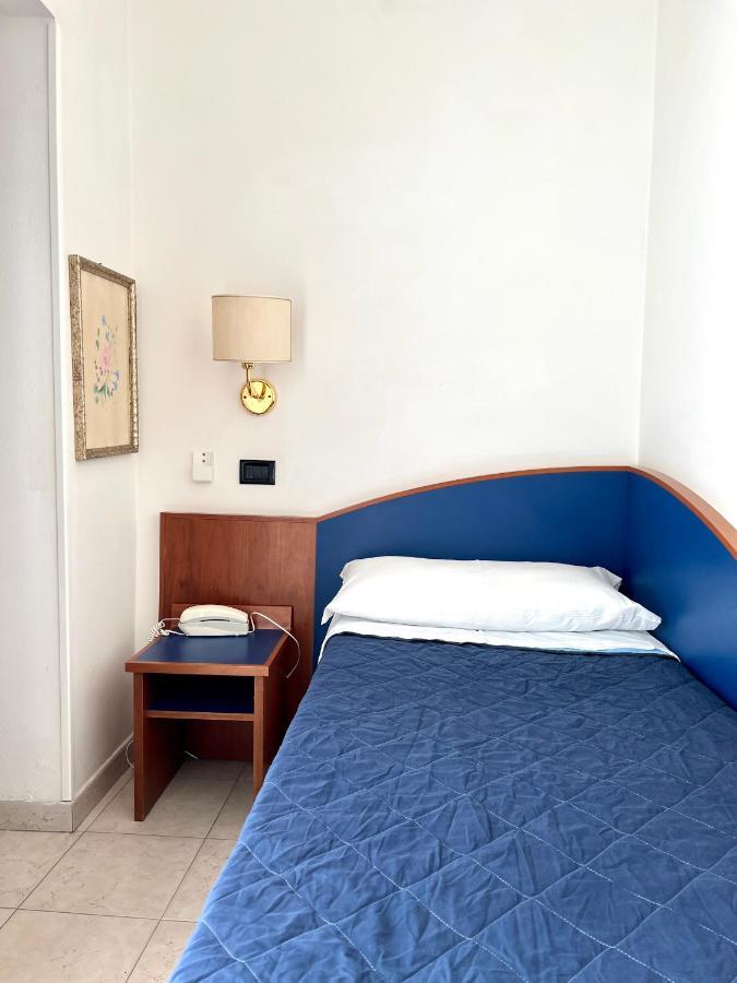 Hotel B&B Montecarlo ミラノ・マリッティマ エクステリア 写真