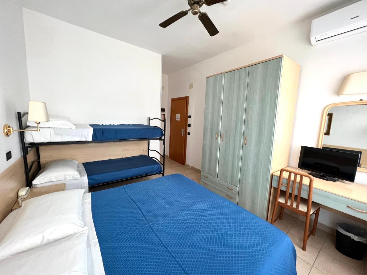 Hotel B&B Montecarlo ミラノ・マリッティマ エクステリア 写真