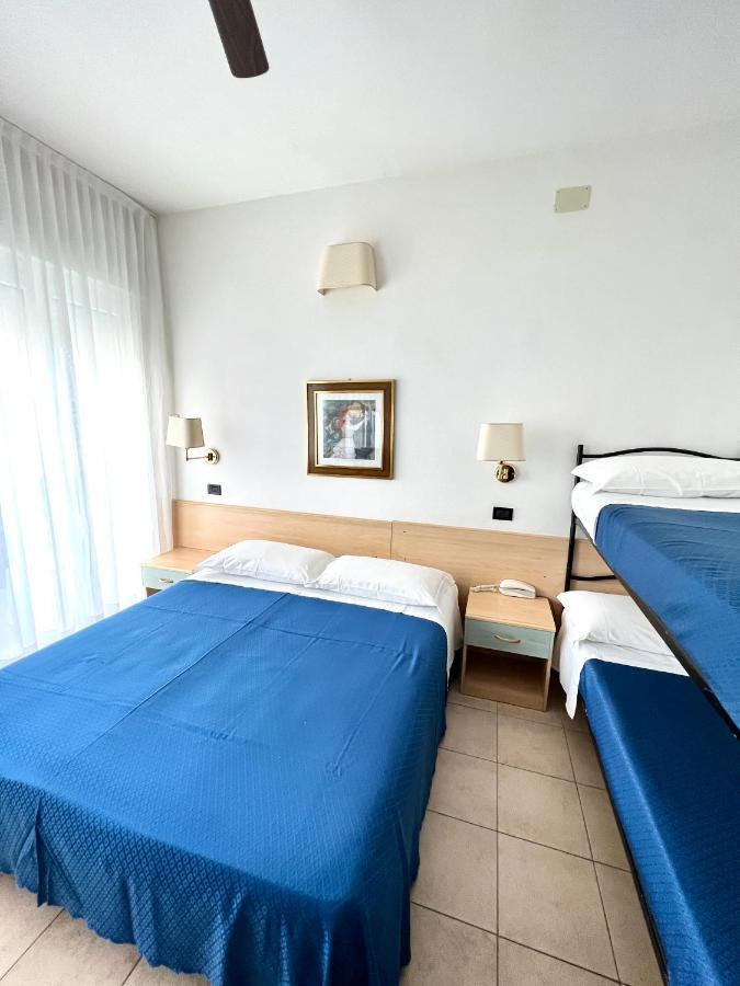 Hotel B&B Montecarlo ミラノ・マリッティマ エクステリア 写真