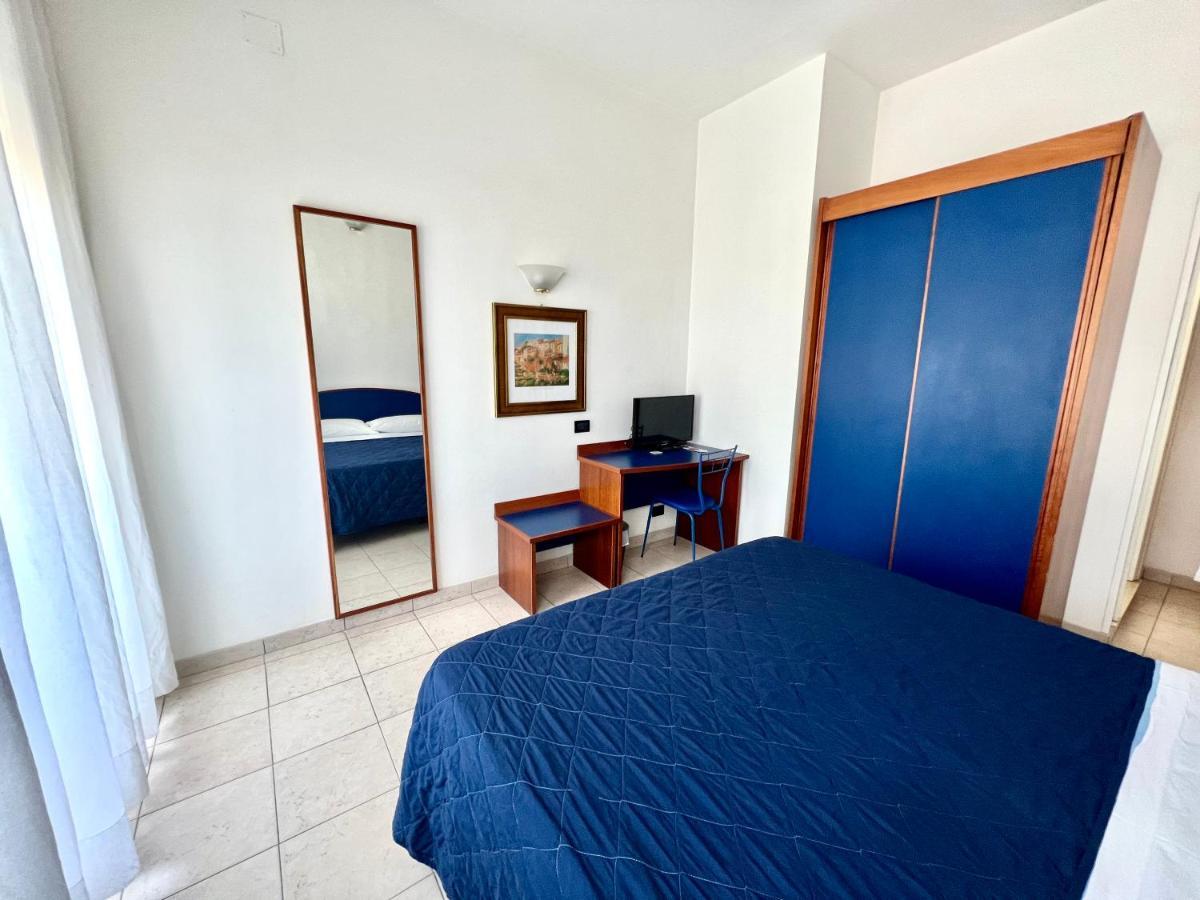 Hotel B&B Montecarlo ミラノ・マリッティマ エクステリア 写真