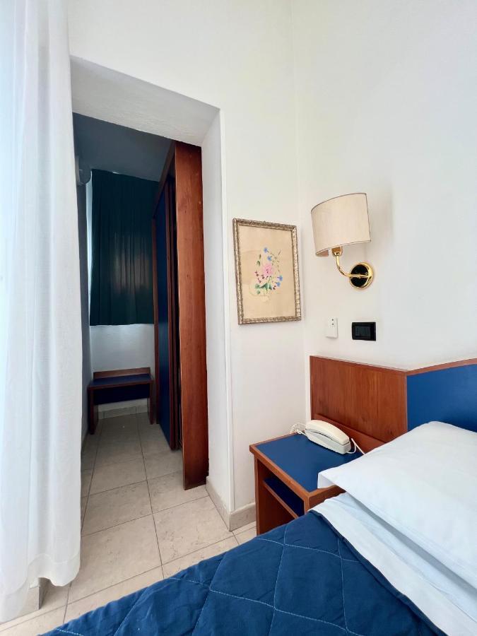 Hotel B&B Montecarlo ミラノ・マリッティマ エクステリア 写真