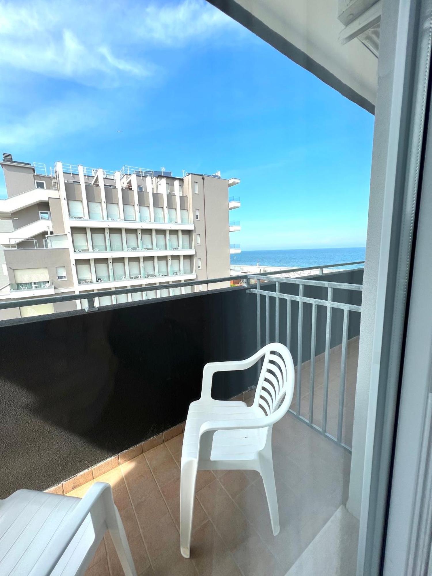 Hotel B&B Montecarlo ミラノ・マリッティマ エクステリア 写真