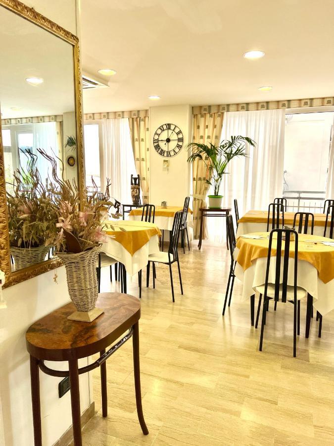 Hotel B&B Montecarlo ミラノ・マリッティマ エクステリア 写真