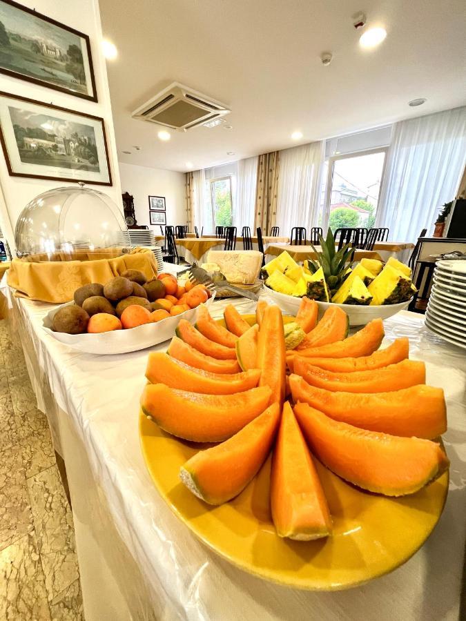 Hotel B&B Montecarlo ミラノ・マリッティマ エクステリア 写真