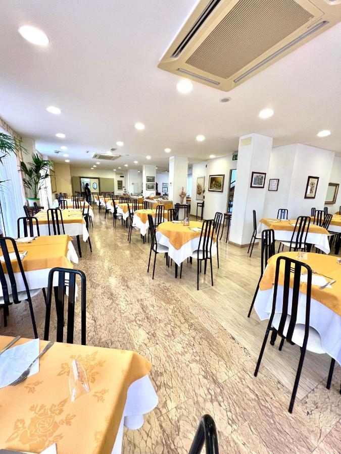 Hotel B&B Montecarlo ミラノ・マリッティマ エクステリア 写真