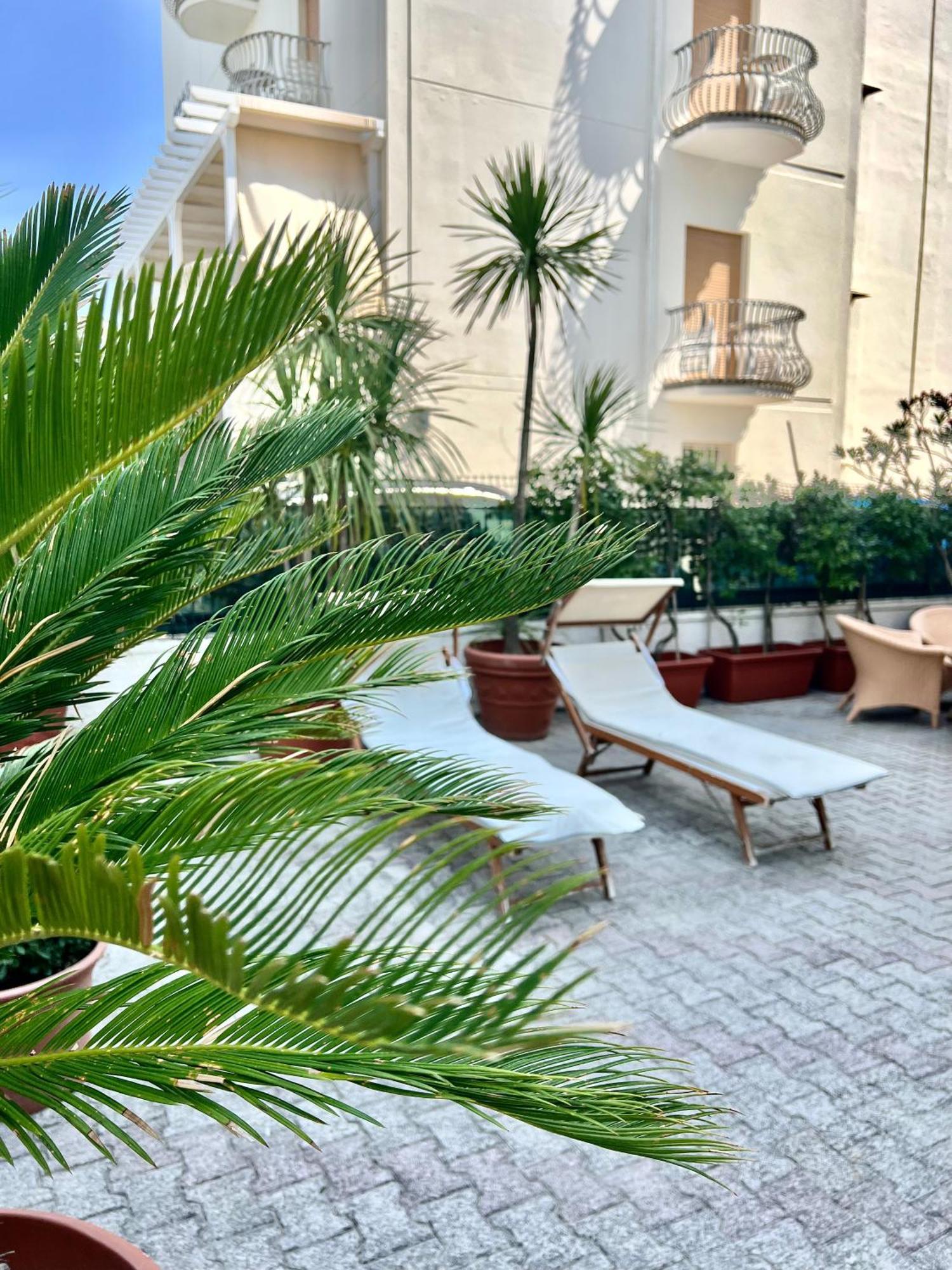 Hotel B&B Montecarlo ミラノ・マリッティマ エクステリア 写真